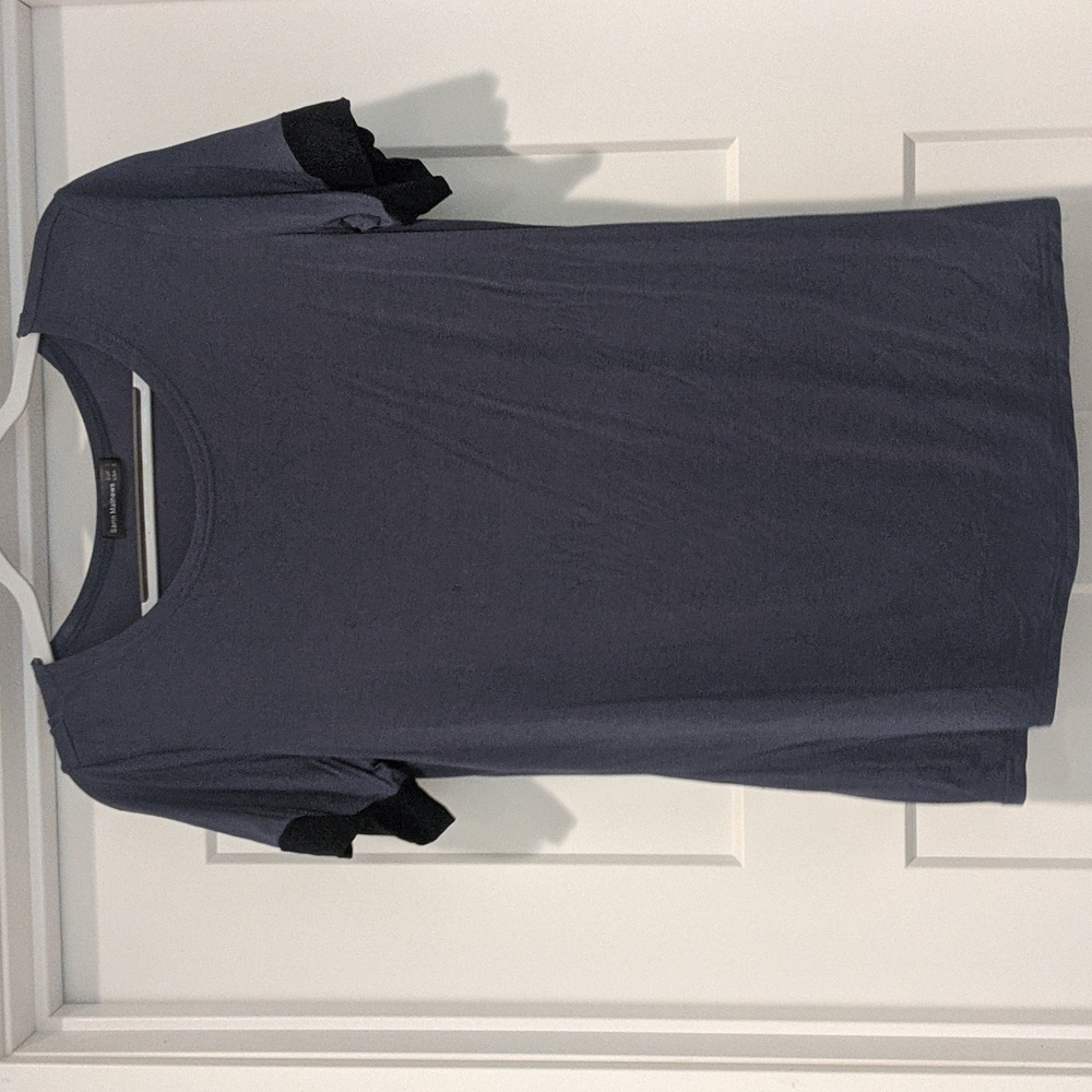 Sarin Matthews women's size small T-shirt